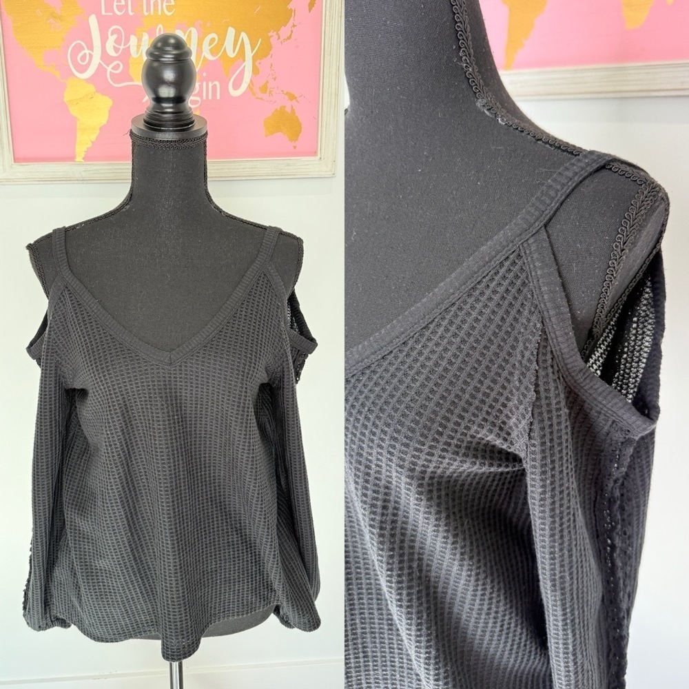Eyeshadow Open Shoulder Long Sleeve Top (S)